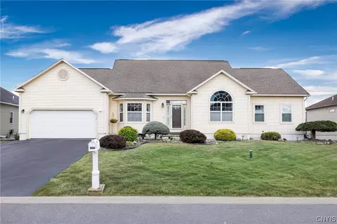 5037 Constitution Ln, Salina, NY 13088