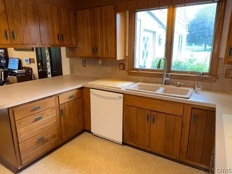 Kitchen - 1656 Channelside, Lysander, NY 13027 photo 4 of 4