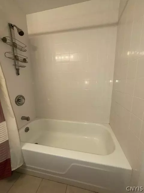 Bath - 1656 Channelside, Lysander, NY 13027 photo 3 of 5