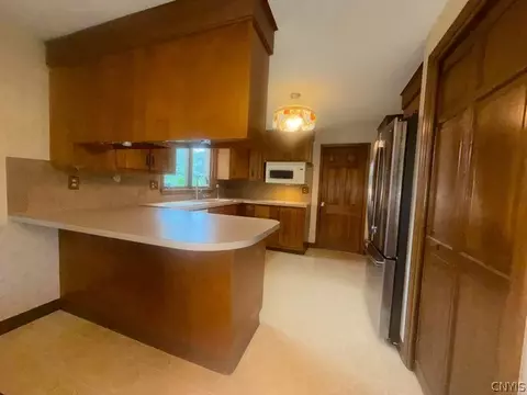 Kitchen - 1656 Channelside, Lysander, NY 13027 photo 3 of 4