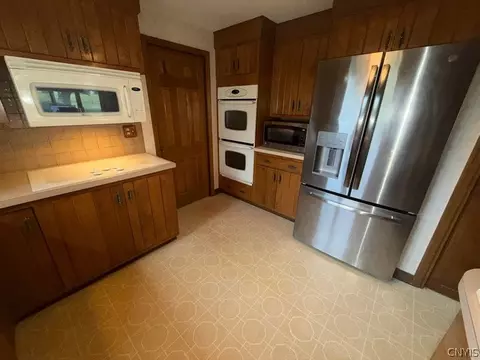 Kitchen - 1656 Channelside, Lysander, NY 13027 photo 2 of 4