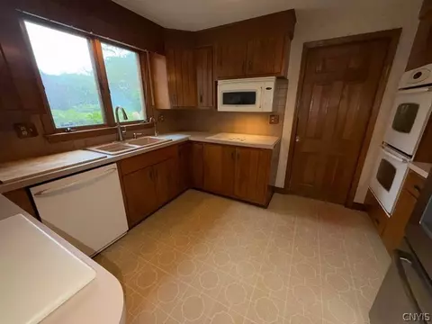 Kitchen - 1656 Channelside, Lysander, NY 13027 photo 1 of 4