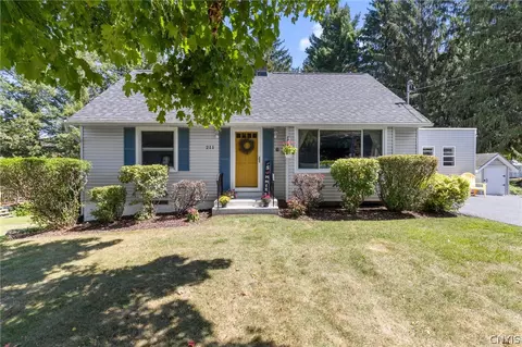 211 Stonehedge Rd, Camillus, NY 13031