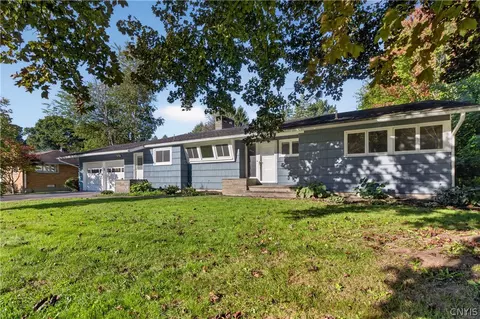102 Woods Path Rd, Liverpool, NY 13090