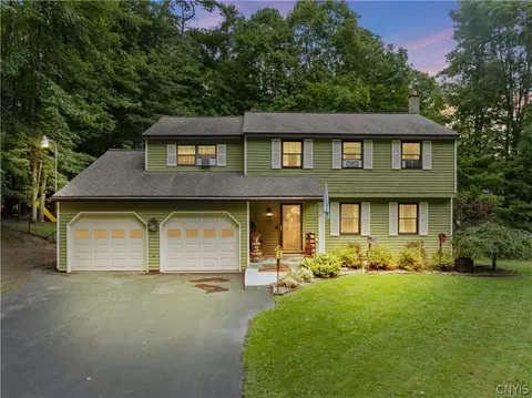 49 Cricket Ln, Volney, NY 13069