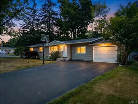 126 Grandy Dr, Salina, NY 13088