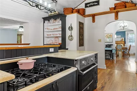 Kitchen - 7805 Hicks Rd, Lysander, NY 13027 photo 5 of 7