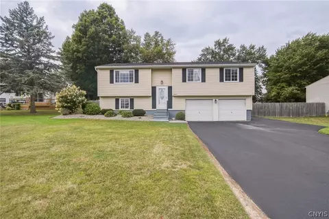 8025 Pickett Ln, Cicero, NY 13039