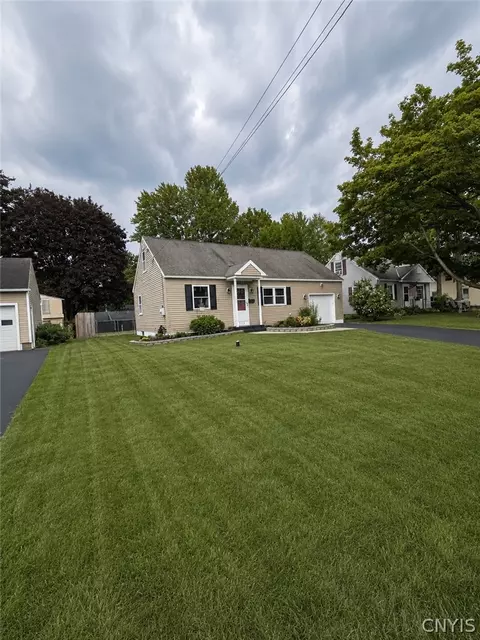 111 Tallmadge Rd, Syracuse, NY 13212