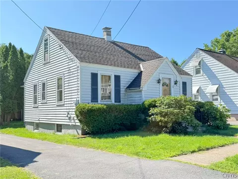 8 Dexter St, Whitestown, NY 13492