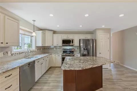 Kitchen - 3405 Bramble Run, Lysander, NY 13027 photo 2 of 4