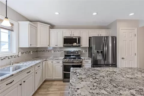 Kitchen - 3405 Bramble Run, Lysander, NY 13027 photo 4 of 4