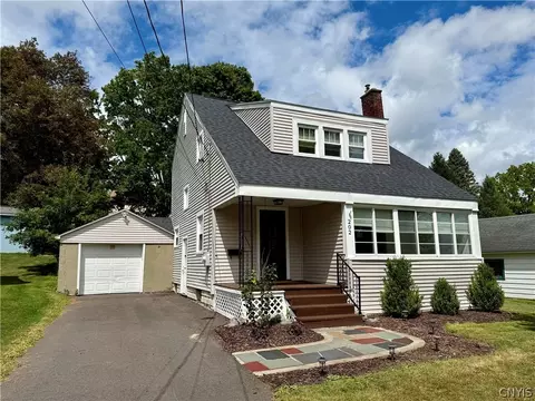 202 Danbury Dr, Syracuse, NY 13219