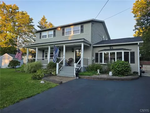 106 Thorndike Ln, Minoa, NY 13116