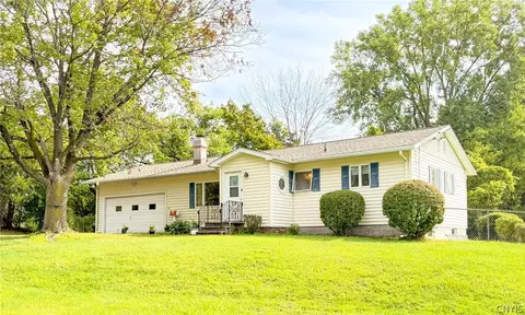 43 Hollywood Dr, Whitestown, NY 13492