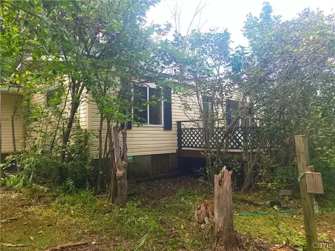 44001 Cross Island Rd, Orleans, NY 13640