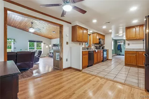 Entry Way - 6208 Eureka Rd, Rome, NY 13440 photo 1 of 3