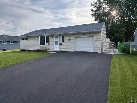 124 Marian Dr, Salina, NY 13211