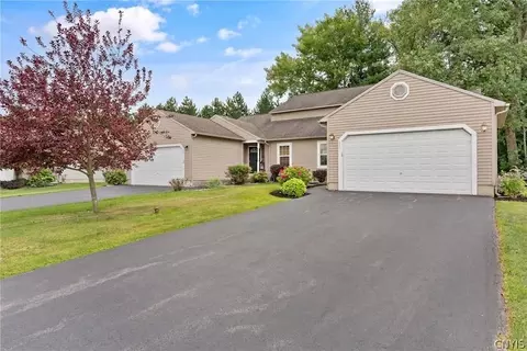 122 Slindes Woods Cir, North Syracuse, NY 13212