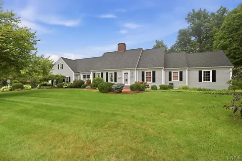 105 Henschke Dr, Fayetteville, NY 13066