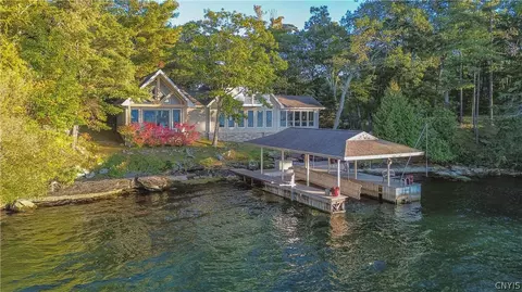 25 Chippewa Point Rd E, Hammond, NY 13646