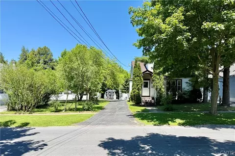 2208 Caroline St, Utica, NY 13502