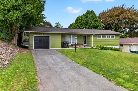 109 Camillus Park Dr, Camillus, NY 13031