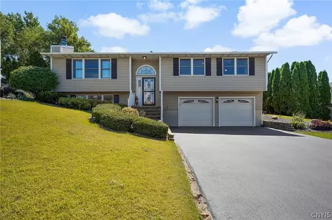 202 Chestnut Hill Dr, Salina, NY 13088