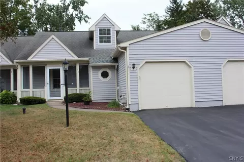 210 Springmoor Dr, Salina, NY 13088