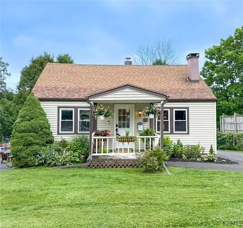 33 Hillside Ave, New Hartford, NY 13413