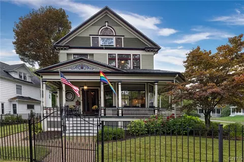 2 W Lake St, Skaneateles, NY 13152