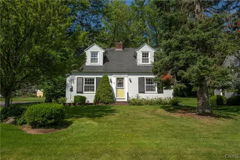 22 Winmar Cres, New Hartford, NY 13413