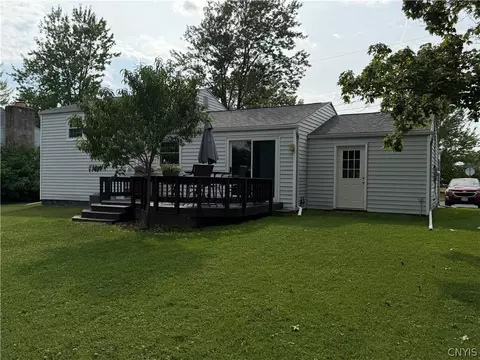 7437 Farmstead Rd, Liverpool, NY 13088