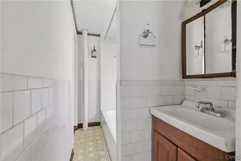 Entry Way - 11 Spruce St, Lysander, NY 13027 photo 1 of 3