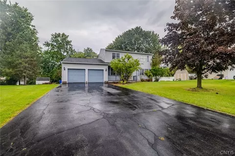 7679 Glenview Dr, Syracuse, NY 13212