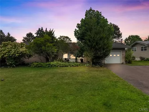 217 Wynnfield Dr, Syracuse, NY 13219