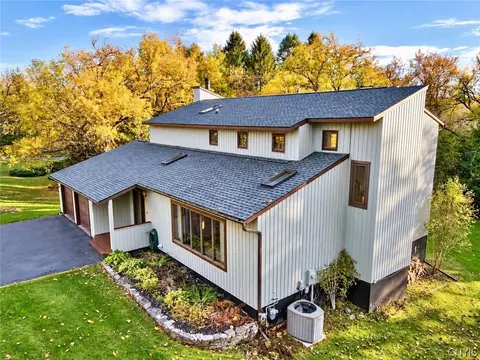 7801 Clearwater Cir, Manlius, NY 13104