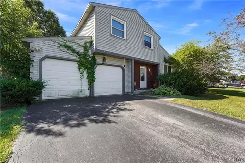 8152 Scotia Ln, Liverpool, NY 13090