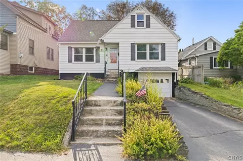411 Kenwick Dr, Salina, NY 13208