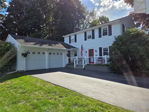 207 Riverdale Rd, Liverpool, NY 13090