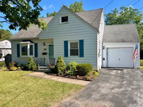 303 Kingsdown Dr, Salina, NY 13088