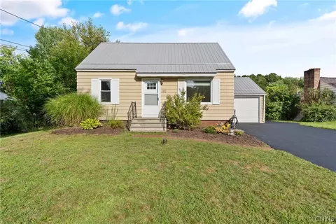 120 Wilshirl Dr, North Syracuse, NY 13212