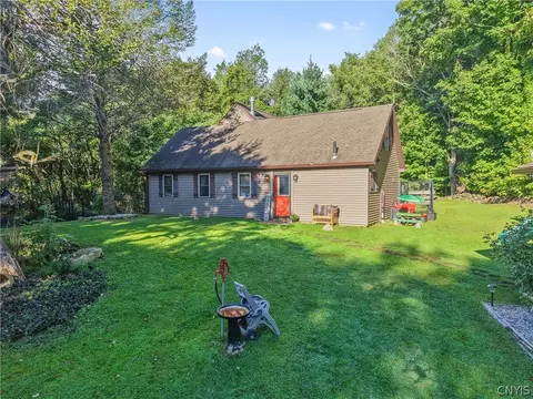 Exterior - 191 Nine Mile Point Rd, Scriba, NY 13126 photo 2 of 9