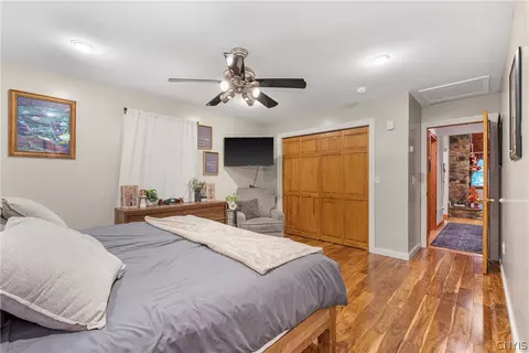 Bedroom - 191 Nine Mile Point Rd, Scriba, NY 13126 photo 4 of 4