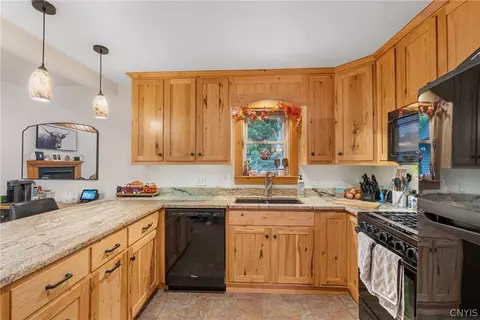Kitchen - 191 Nine Mile Point Rd, Scriba, NY 13126 photo 8 of 8