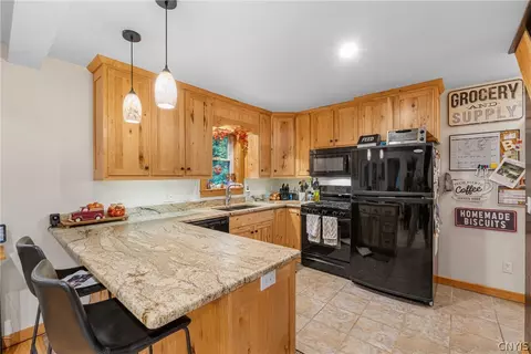 Kitchen - 191 Nine Mile Point Rd, Scriba, NY 13126 photo 3 of 8