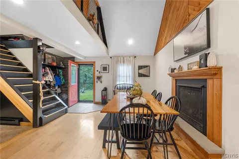 Entry Way - 191 Nine Mile Point Rd, Scriba, NY 13126 photo 2 of 4