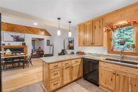 Kitchen - 191 Nine Mile Point Rd, Scriba, NY 13126 photo 5 of 8