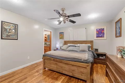 Bedroom - 191 Nine Mile Point Rd, Scriba, NY 13126 photo 3 of 4