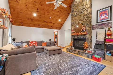 Living - 191 Nine Mile Point Rd, Scriba, NY 13126 photo 3 of 4
